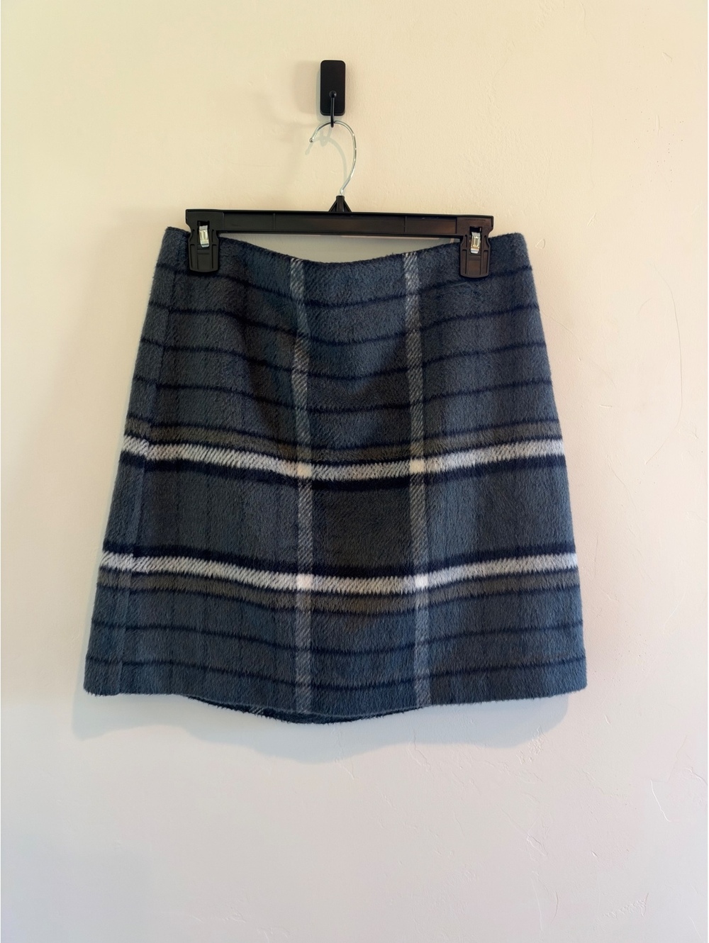 LOFT Outlet Women’s Plaid Fuzzy Mini Skirt Blue Gray Size 8